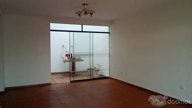 Venta Impecable Casa en Los Cedros, Chorrillos. — foto 1