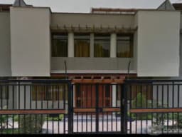 Bonito Condominio de 3 pisos en zona residencial con vista al parque