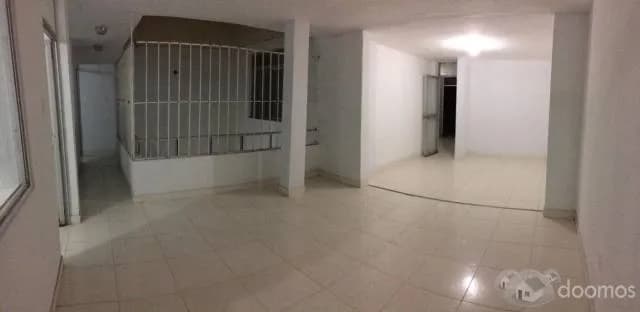 Alquilo casa 3 pisos precio a tratar solo empresas — foto 2