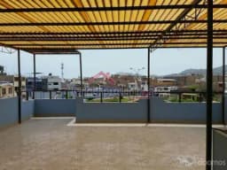 EXCELENTE CASA LISTA PARA HABITAR FRENTE A PARQUE
