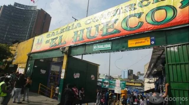 Alquilo stand en Centro Comercial "El Hueco" — foto 1