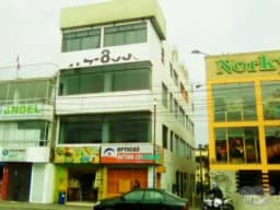 Vendo edificio comercial (04 pisos) - Buena ubicación comercial - Trato Directo