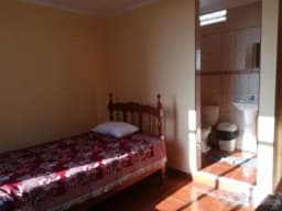 ALQUILER DE HABITACION CON BAÑO INCORPORADO EN HUACHO