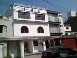 Casa + Departamento Alamos Monterrico 3 pisos, piscina, cochera; Zona residencial, segura con vista panorámica