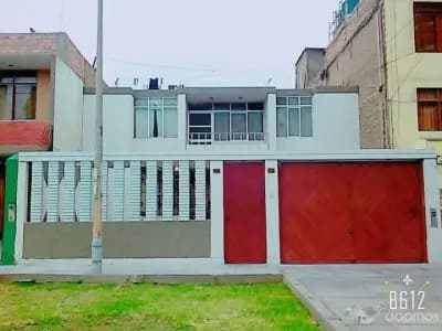 ALQUILER DE CASA EN ZONA RESIDENCIAL