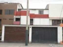 Alquilo linda CASA frente al hospital Neoplasicas