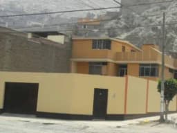 VENDO INMUEBLE EN CENTRO DE CHOSICA 300 M2