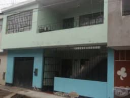 CASA DOS PISOS 160 M2 FINOS ACABADOS CADA PISO INDEPENDIENTE, SE VENDE COMO TERRENO US.$ 85,000.00