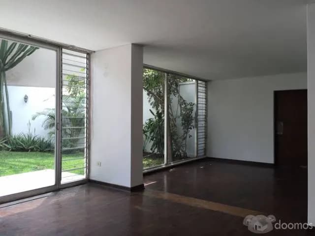 Zona Tranquila, Buena Distribución, 3 Cocheras. — foto 1
