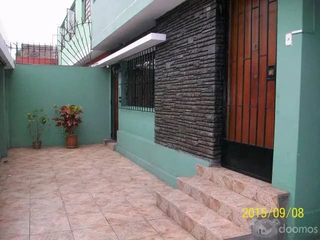 VENDO DEPTAMENTO EN MIRAFLORES EN 1er PISO 2 DORMITORIOS — foto 1