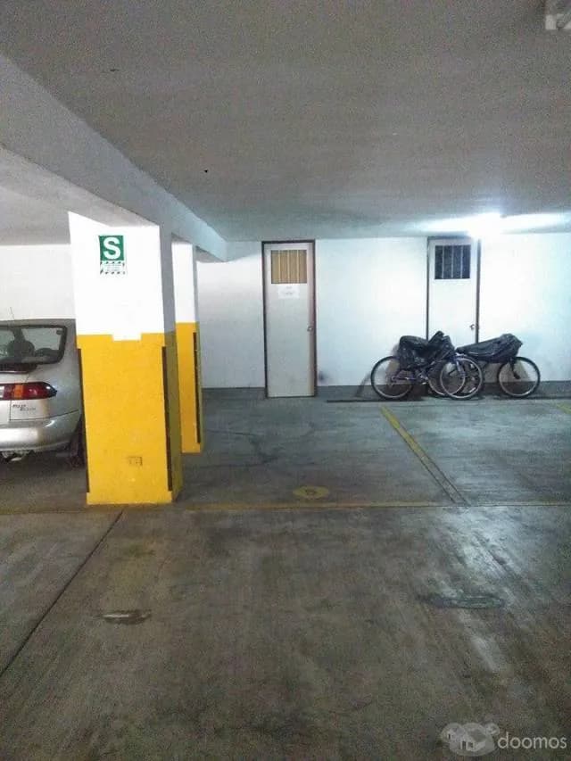 SE VENDE ESTACIONAMIENTO SAN ISIDRO — foto 2