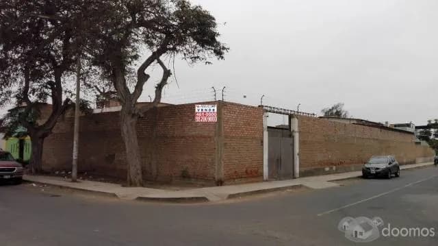 PROPIEDAD EN ESQUINA CON 1000 M2 (50 X 20) — foto 2