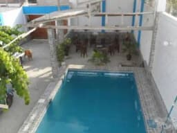 ALQUILO AMPLIA CASA AMOBLADA Y EQUIPADA EN PLAYA PULPOS 2 PISOS, PISCINA, 300 M2, PARA 10 PERSONAS