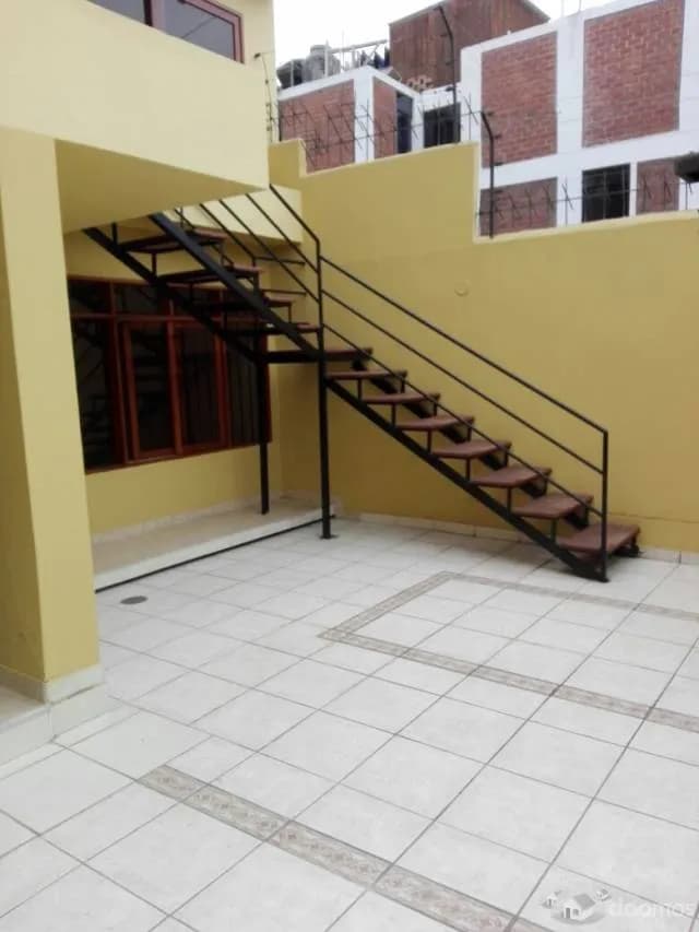 REMATO CASA ACOGEDORA CON BUENA UBICACION — foto 1