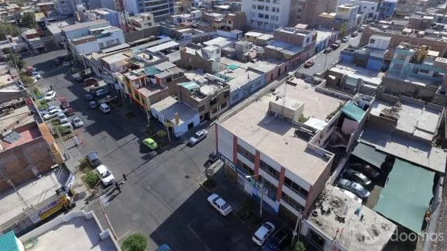 SE VENDE LOCAL ALTAMENTE COMERCIAL — foto 2