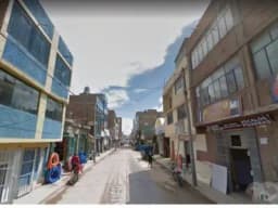 Vendo casa de tres pisos en cercado de Juliaca zona ferretera
