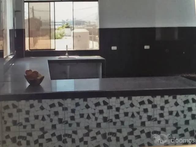 Inmueble con 2 departamentos en esquina — foto 1