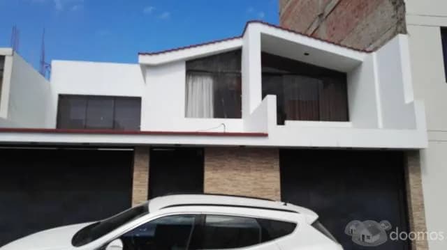 VENDO O ALQUILO AMPLIA Y COMODA CASA — foto 1