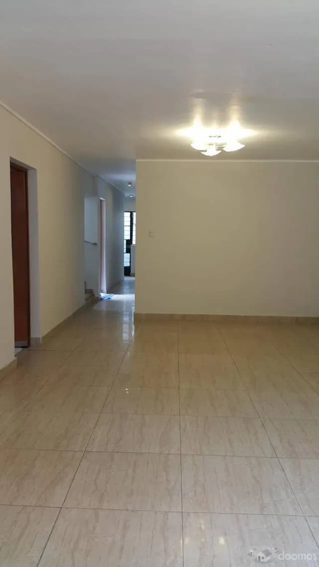 LINDA CASA REMODELADA EN URB. LOS LAURELES — foto 1
