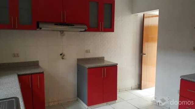 LINDA CASA REMODELADA EN URB. LOS LAURELES — foto 5