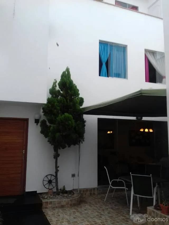 LINDA CASA DE 3 PISOS CERCA A PARQUE EN CEDROS DE VILLA — foto 2
