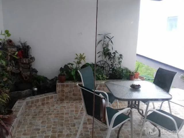 LINDA CASA DE 3 PISOS CERCA A PARQUE EN CEDROS DE VILLA — foto 4