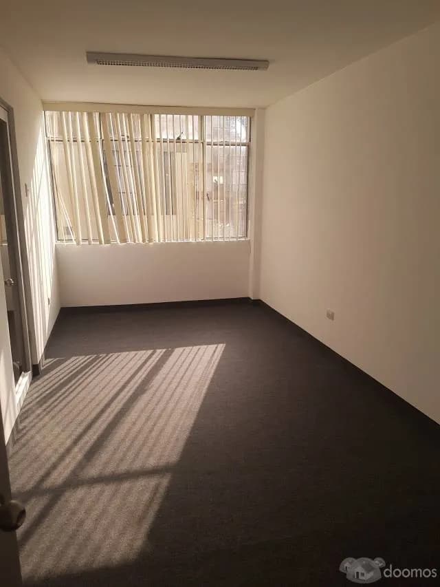 ALQUILER DE OFICINA COMERCIAL EN CENTRO FINANCIERO DE SAN ISIDRO — foto 1