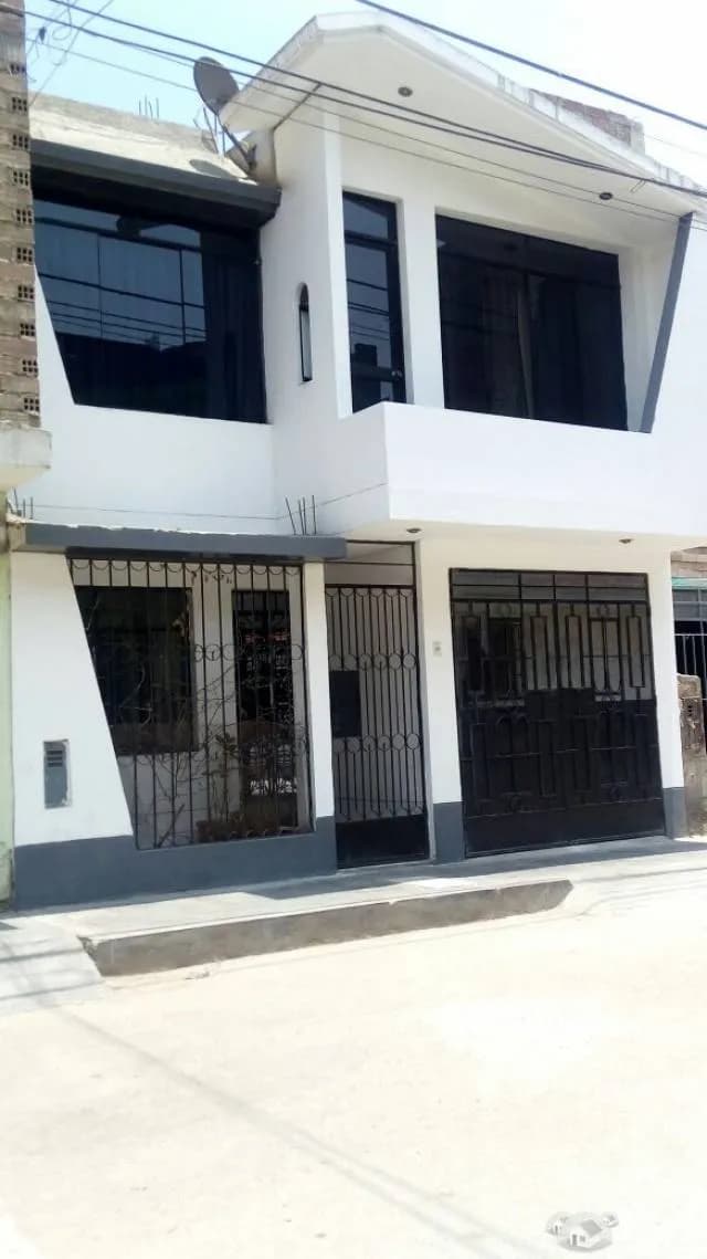 LINDA CASA EN VENTA DE 2 PISOS URB. MSCAL. CACERES SJL — foto 5