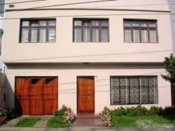 HABITACION AMOBLADA AMPLIA MIRAFLORES