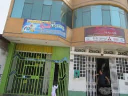 VENDO AMPLIA CASA EN ZONA COMERCIAL