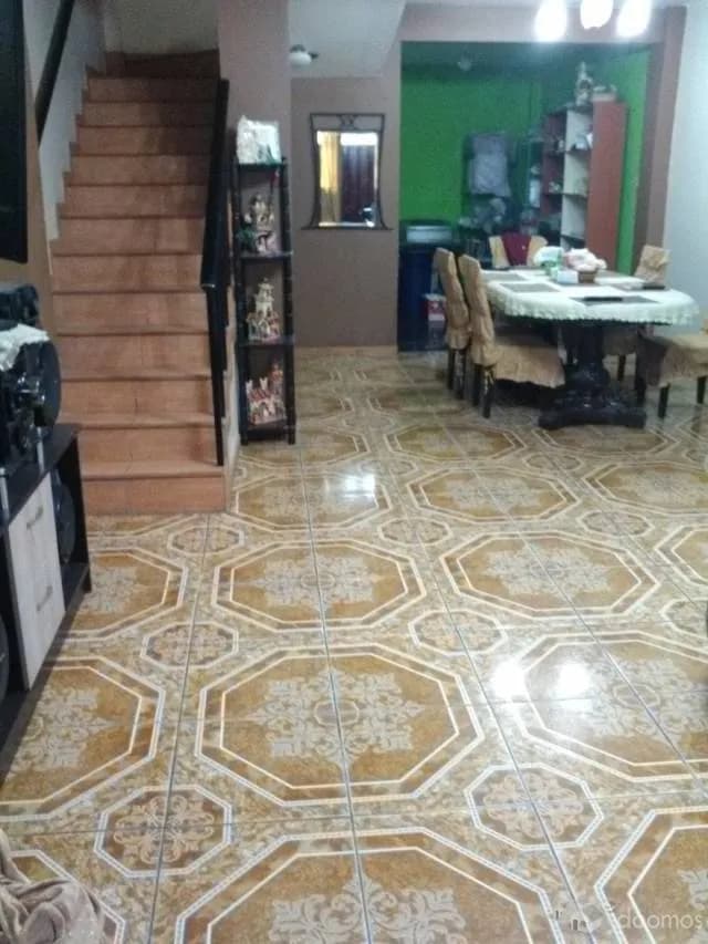Venta casa de tres pisos, buenos acabados - URGENTE — foto 1