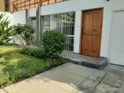 SE ALQUILA CASA CENTRICA