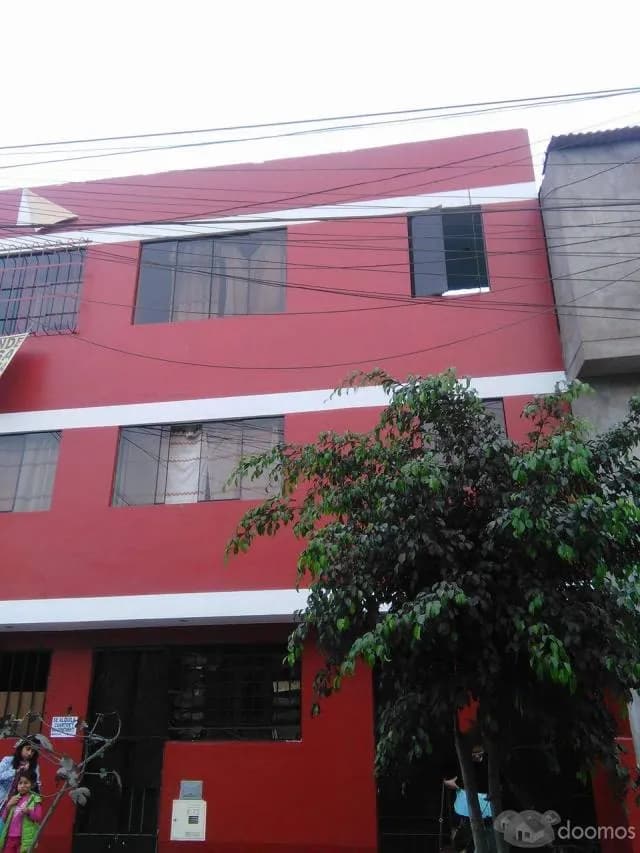 OCASION VENDO CASA DE 3 PISOS , PARA COMERCIO , HOSPEDAJE , ETC - TRATO DIRECTO — foto 1