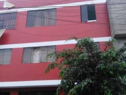 OCASION VENDO CASA DE 3 PISOS , PARA COMERCIO , HOSPEDAJE , ETC - TRATO DIRECTO
