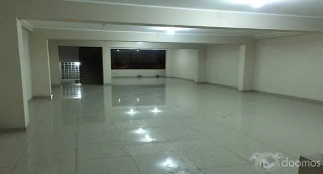 Venta de Local Comercial, Av. Universitaria, Comas — foto 4