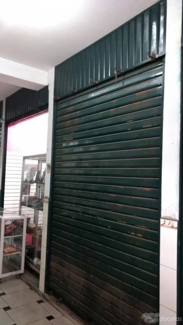 LOCAL COMERCIAL SAN MARTIN DE PORRES EN CENTRO COMERCIAL POCITOS — foto 1