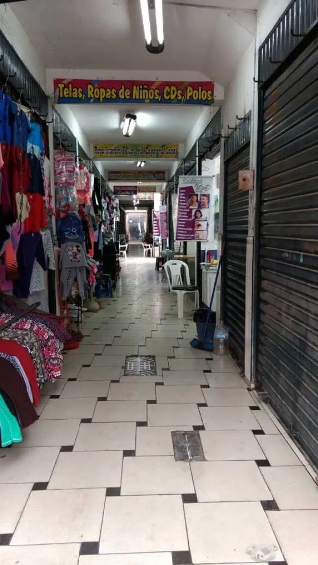 LOCAL COMERCIAL SAN MARTIN DE PORRES EN CENTRO COMERCIAL POCITOS — foto 2