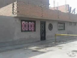 VENTA DE CASA CON COCHERA EN ESQUINA
