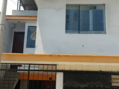 Vendo cada de dos pisos a 200 mil soles.