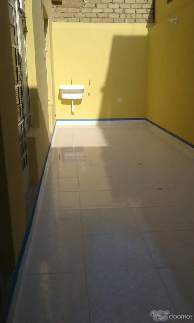 ALQUILER DE LOCAL COMERCIAL EN ESTRENO — foto 1