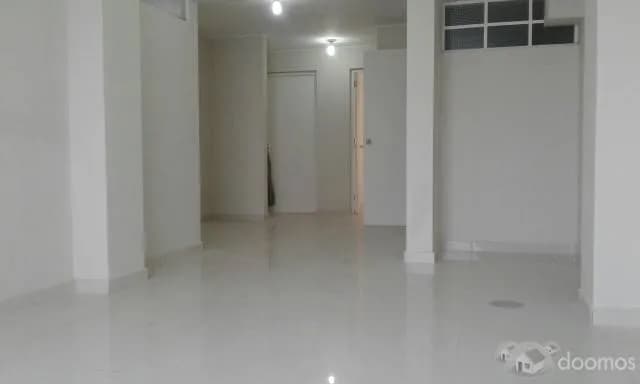 ALQUILER DE LOCAL COMERCIAL EN ESTRENO — foto 4