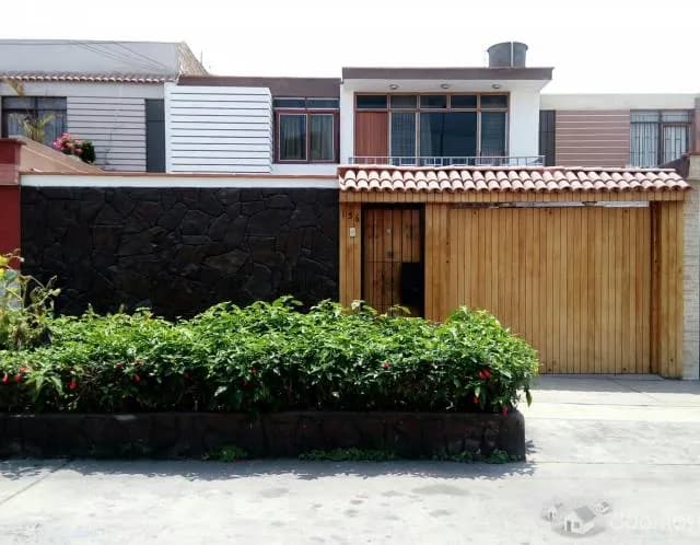 SE ALQUILA HABITACION PARA DAMA CON BAÑO PROPIO — foto 2