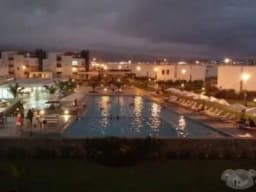 vendo o alquilo hermosa casa de playa de tres pisos en Asia , en un clubhouse , cachas eportivas , restaurants , saon de eventos ,piscina y playa