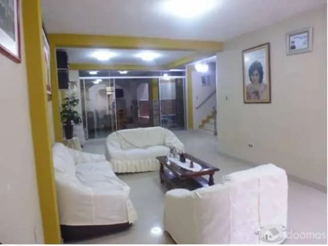 LINDA CASA EN VENTA URB. MIRAFLORES - PIURA — foto 2