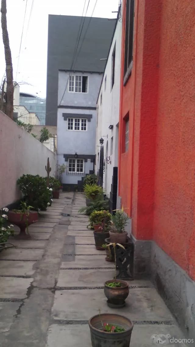 VENTA DE CASA DE TRES PISOS — foto 1