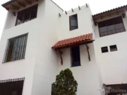 ALQUILO CASA DE TRES PISOS PARA OFICINAS O CONSULTORIOS