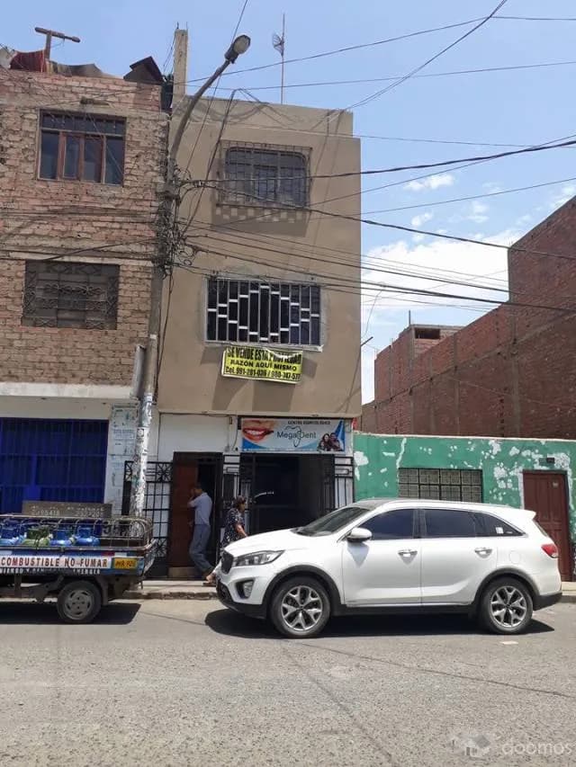 VENTA DE CASA Y LOCAL COMERCIAL, 4 PISOS URBANO — foto 1