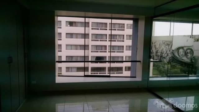 ALQUILER DE OFICINA EN CENTRO EMPRESARIAL EL BOSQUE, SAN ISIDRO — foto 1