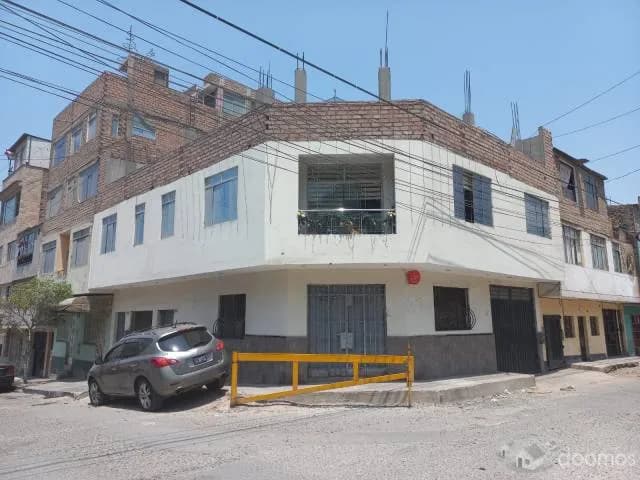 Casa en esquina 133mt2 Frente a parque — foto 1