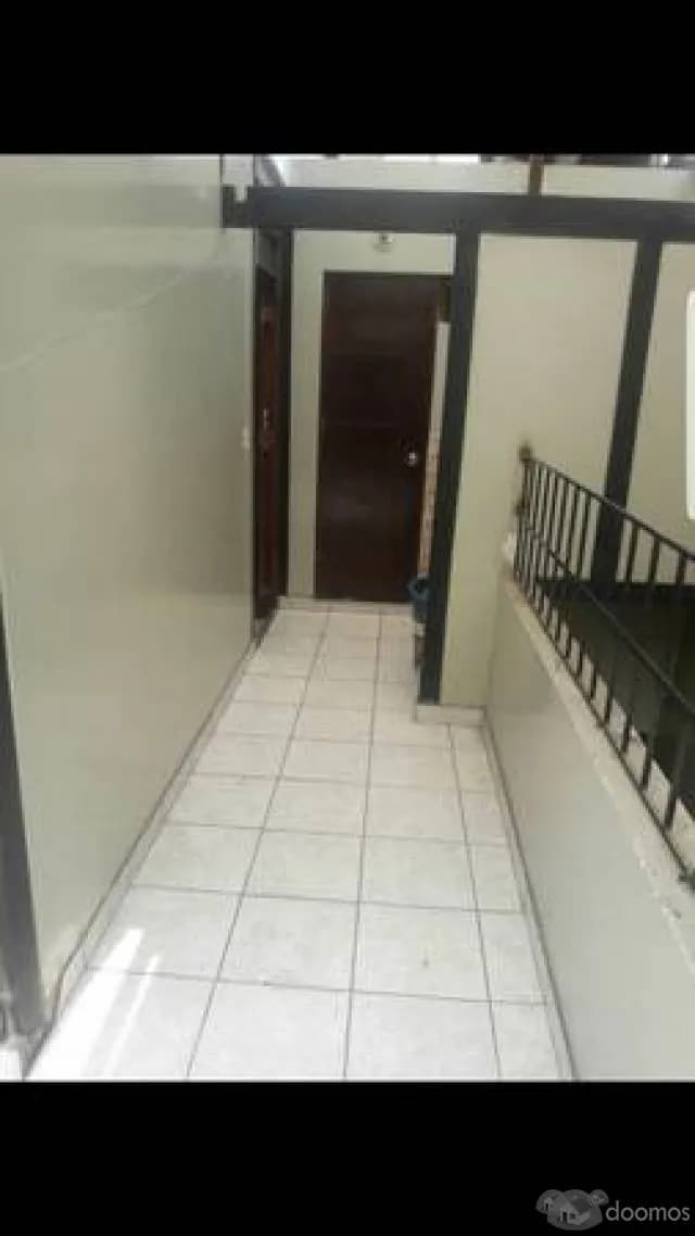 VENTA DE CASA EN MIRAFLORES — foto 3